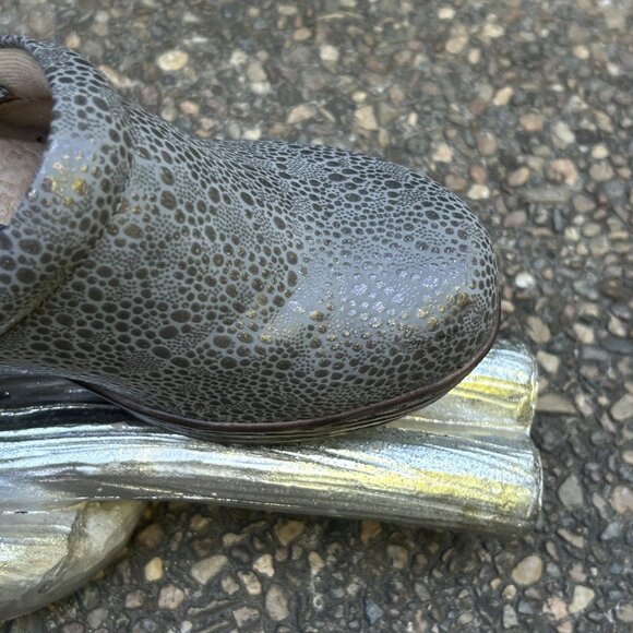 BOC Born Concepts Gray Pebble Pattern Peggy Faux Leather Slip On Clogs Size 9 M - Picture 13 of 14